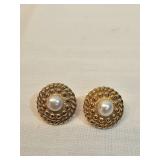 14k Gold With Single Pearl Earrings 