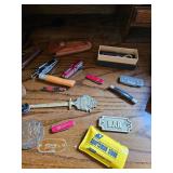 Assorted pocket knives 