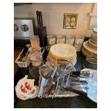 knife block, teabag rest, utensils, dish set