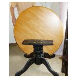round pedetal dining table