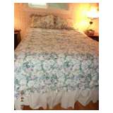 4 post queen size bedroom set