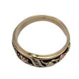 Lot 104  10k Black Hills Gold Women Leaf Motief Ring 