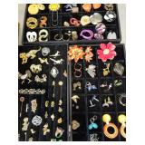 TONS OF COSTUME / VINTAGE COSTUME JEWELRY