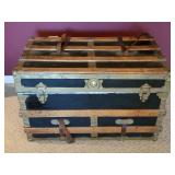 ANTIQUE STEAMER TRUNK