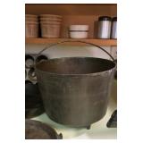 Cast Iron bean pot with handle