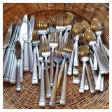 Very nic Wallace flatware set