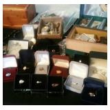 LOTS OF JEWELRY !!!!!