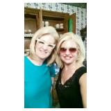 Several sets of GROOVY Glasses to bick from ! :)