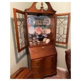 Gorgeous Secretary with Lots of Collectibles