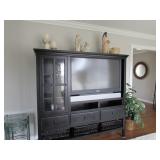 Entertainment center