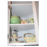 vases and figurines More