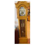 medium sized clock, good condition