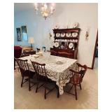 Dining table & hutch excellent condition 