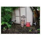 922-Back Yard 922-Back Yard