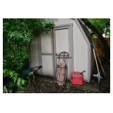 928-Back Yard 928-Back Yard