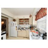 183-04 Kitchen (4)