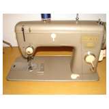 Has all the embroidery feet