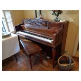 Spinet piano