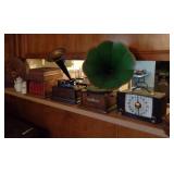 Victrolas andcylinder players