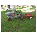 IH pedal tractor
