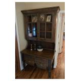 Farmhouse-style Kitchen Hutch