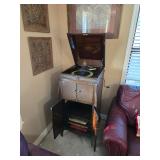 Victrola VV-110 with Albums