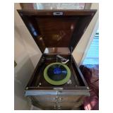 Victrola VV-110 with Albums