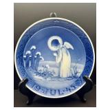 1945 ROYAL COPENHAGEN 7" Christmas Plate "Angel with Christmas Rose" RARE