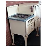 Continental Queen Bed & Nighttable