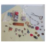 Vintage Lot of Various Jewelry Pieces