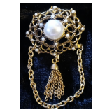 Vintage Faux Pearl Bar Brooch Pin Cabochon Ornate Gold Tone Metal Chain Tassel 