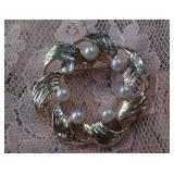 Vintage Faux Pearl Gold Tone Circle Brooch-Signed