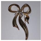 Vintage Elegant Tall Gold-Plated Bow Brooch with Crystals in Rhodium-Plated