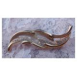 Striking Vintage Gold Tone & Rhinestone Brooch