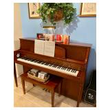 YAMAHA M450 TC Piano