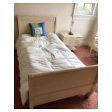 Twin size bed 