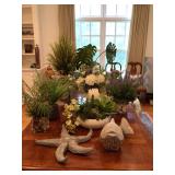 Decorative items/dining room table 