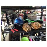 Gloves, helmet 
