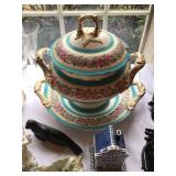 Soup tureen 