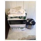 Microwave, crockpot 
