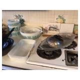 Pyrex bowls 