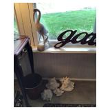 Decorative items 