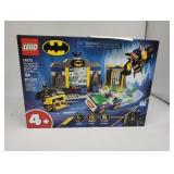 LEGO The Batcave with Batman, Batgirl and The Joker 76272