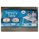 Chuckle&Roar, play & create sensory table