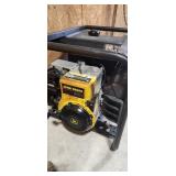 John Deere 250g - 2500 watt generator runs