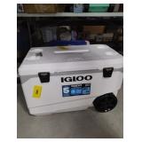 Igloo Latitude 137 Cans 90 Quart Rolling Cooler