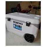 Igloo Latitude 137 Cans 90 Quart Rolling Cooler 