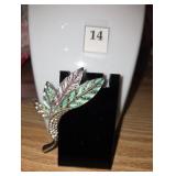 pretty green leaf pin