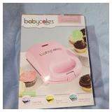 Babycakes Mini Cupcake Maker Makes 4 Cupcakes Brand New in Box. PINK