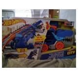 Hot Wheels City Transforming T-Rex Ultimate Hauler